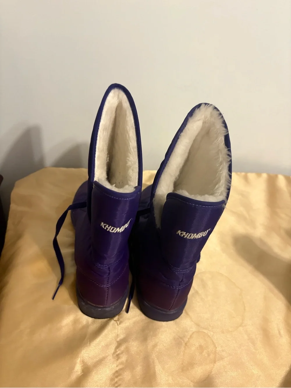 Khombu Purple Lace-Up Insulated Boots size 8